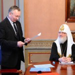 Святейшему Патриарху Кириллу вручена Национальная премия «Человек года» за 2009 год