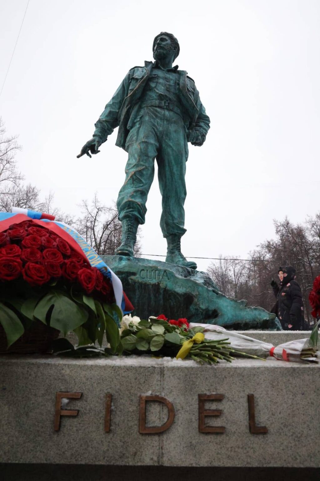 Памятник фиделю кастро в москве